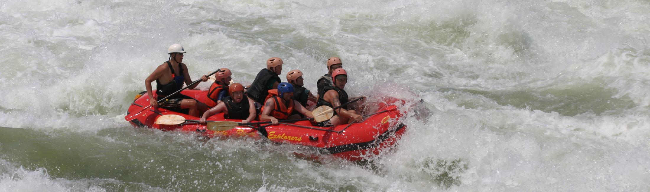 10 people rafting the  Bujagali rapids on the River Nile (Jinja Uganda)