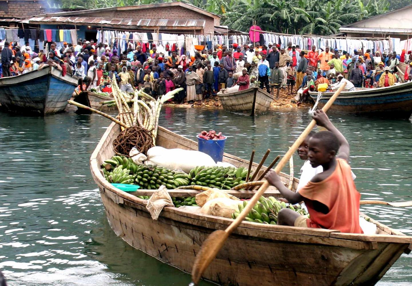 Market on Lake Kivu (Rwanda)